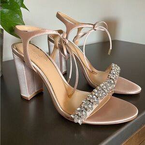 Jewel Badgley Mischka Uzuri champagne block heels- size 9